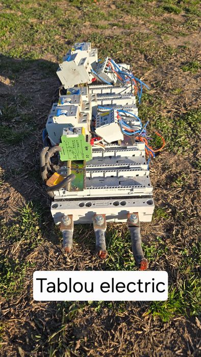 Tablou electric trifazat; Relee auxiliare; Intrerupator automat