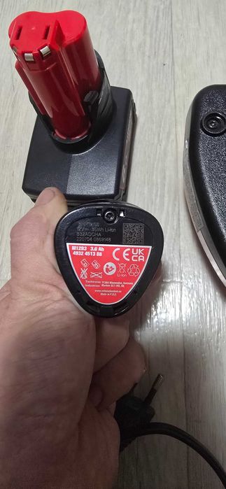 Milwaukee m12 батареи и зарядка