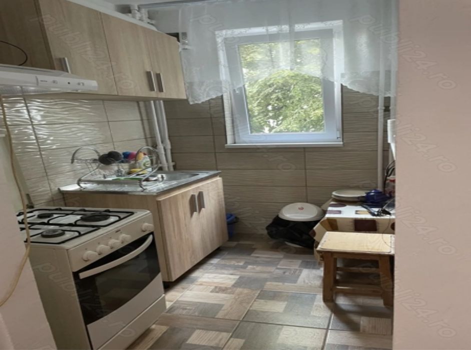 Închiriez apartament 3 camere Trivale 1700