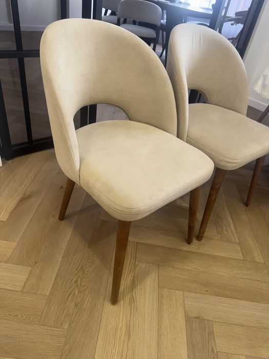 Продам стулья (4 шт) каждая 15000