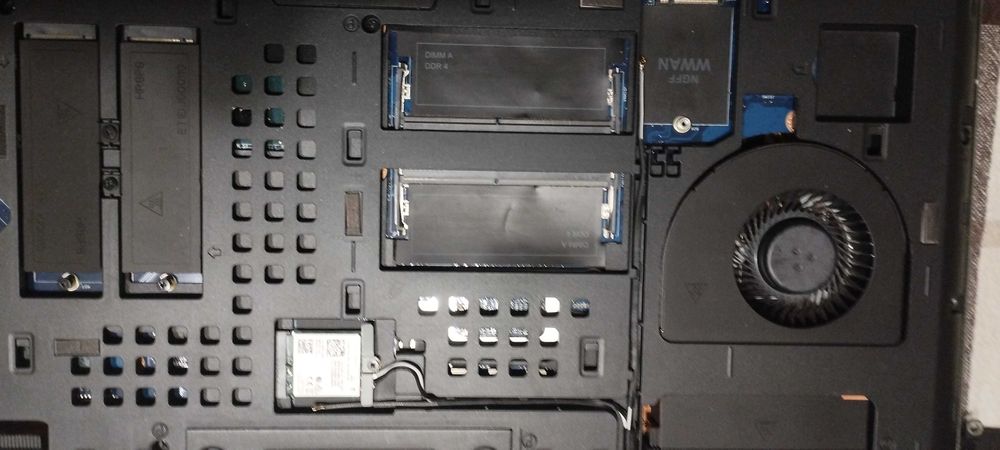 Лаптоп Dell Precision 7720 на части