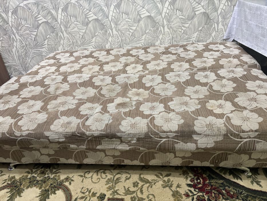 Тахта - диван продам район 11 мкр