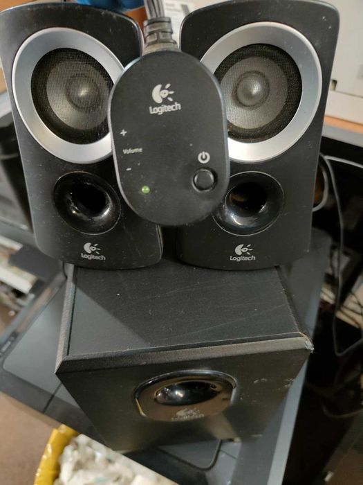 Sistem Boxe Logitech 2.1 Z533, Z313 si subwoofer Z5500