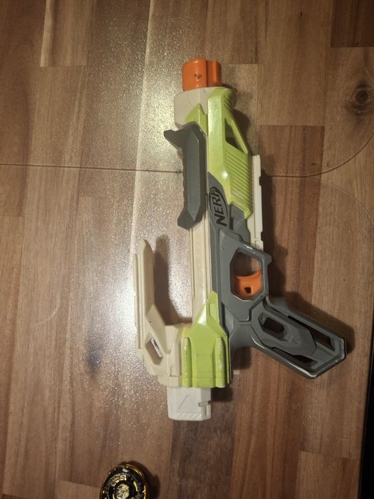 Нерф бластер играчка