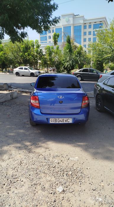 Lada Granta avto sotiladi