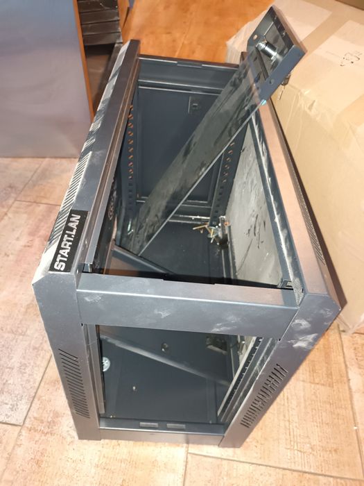 Vânzare lustre de iluminat și supraveghere.