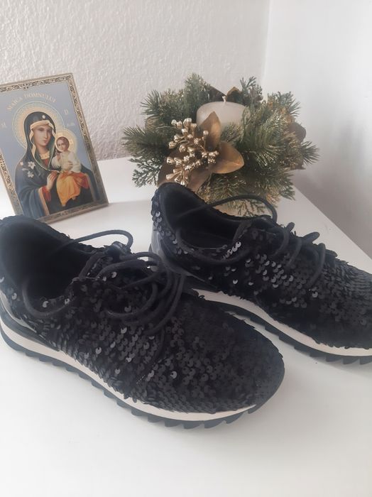 Vând adidași cu paiete marimea 36