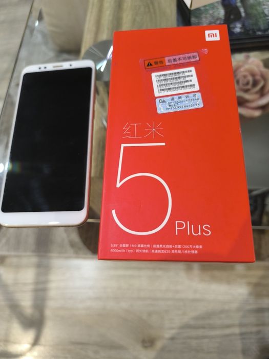 Продавам телефон  шауми  редми 5 плюс