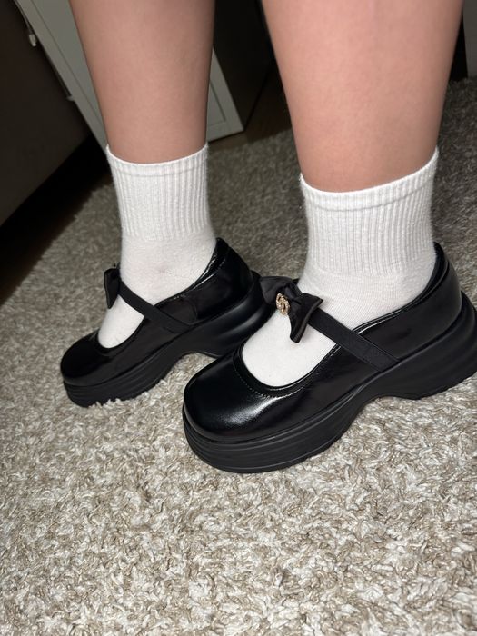 Продам 2 пары туфель для девочки