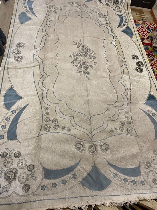 Ковёр белый продам