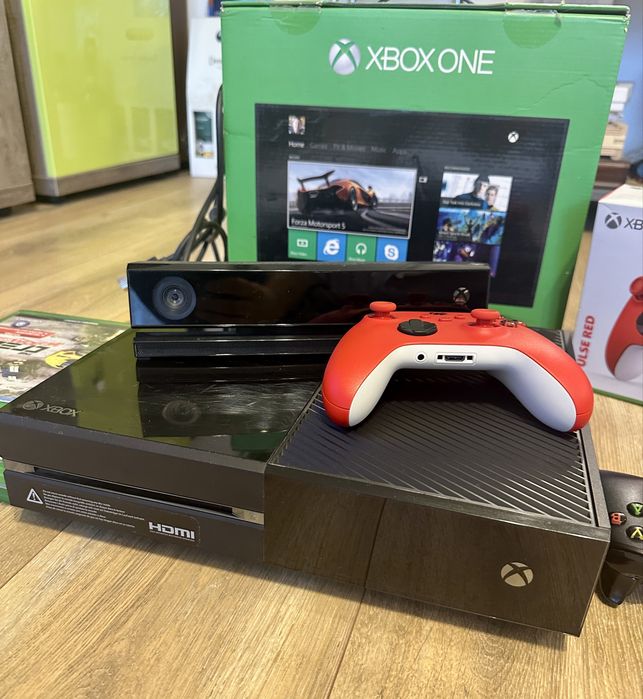 Xbox One cu Kinect + 2 telecomenzi si 14 jocuri – stare excelentă