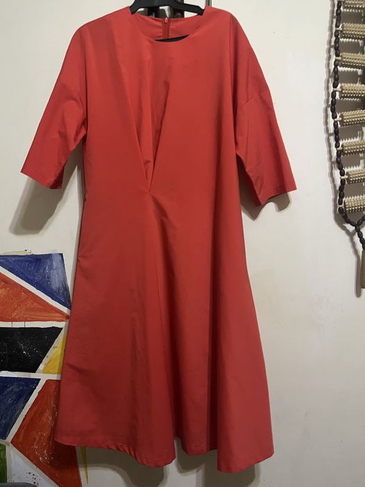 Платья нарядные.