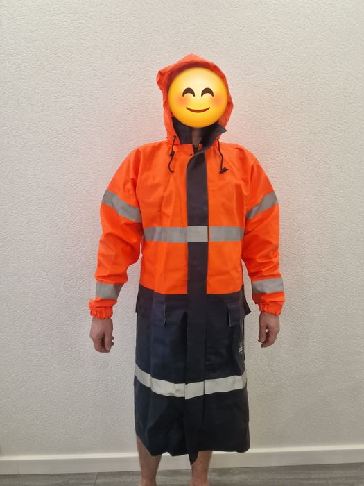 Дождевик с капюшоном