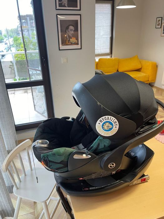 Столче за кола Cybex + Isofix база + подарък адаптери