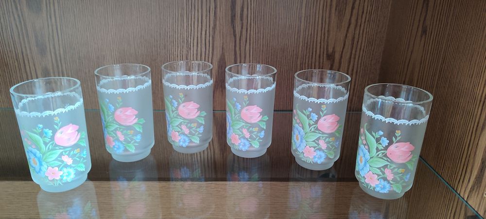 Продам стаканы стеклянные  и ложки