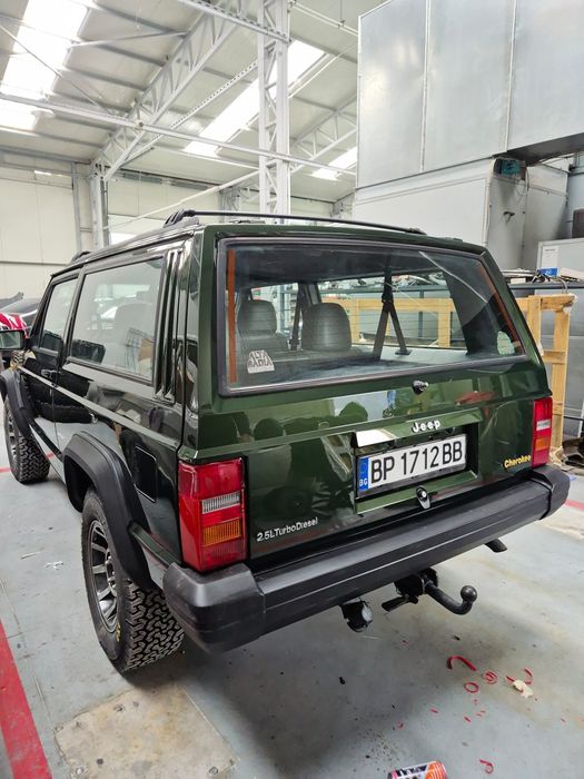Vând jeep xj impozit zero