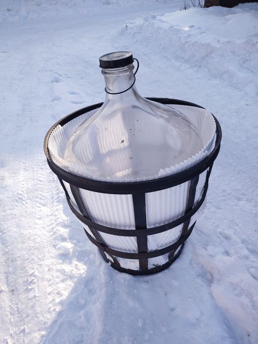 Продается бутыль  в корпусе