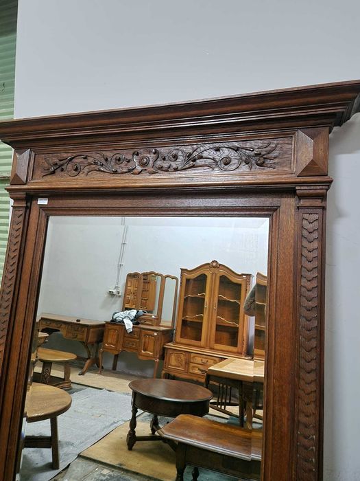 Голямо огледало за стена с красива дърворезба в неоренесансов стил