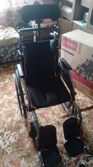 Продам кресло-коляска для инвалидов "Armed"4000 .