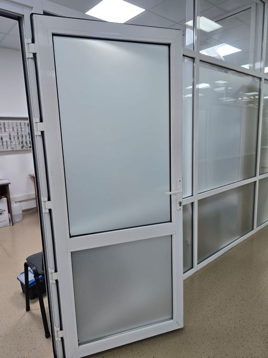 Двери алюминиевые и ПВХ