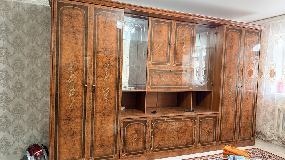 Сервант хорошего состояние