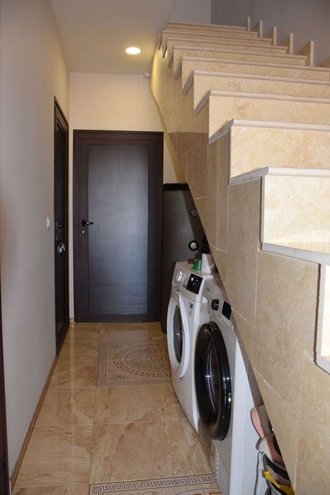 Триетажна къща! ж.к."Красна Поляна 2"!