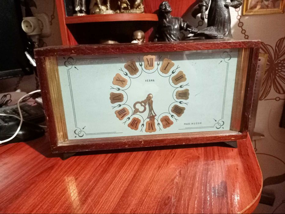 Продам настольные часы