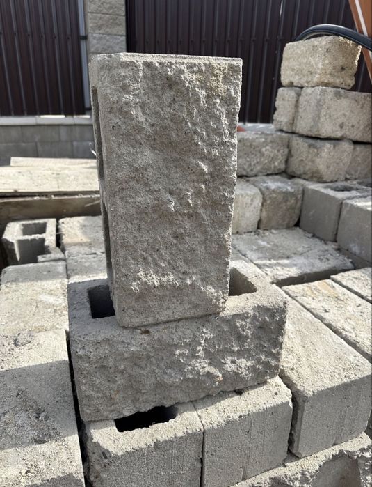 Пескоблок рванный серый