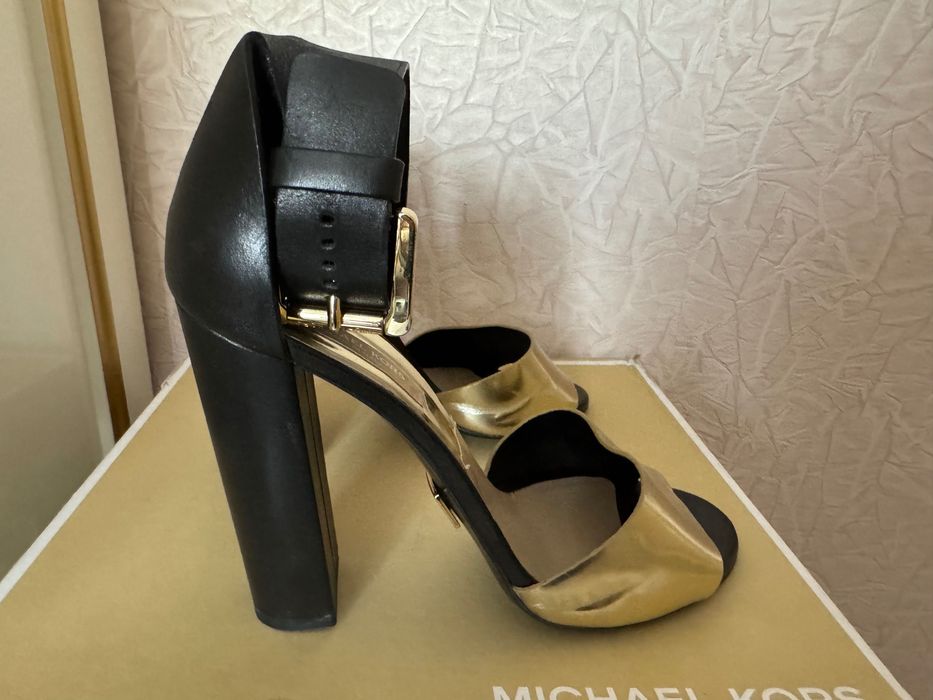 Босоножки кожаные, новые Michael Kors
