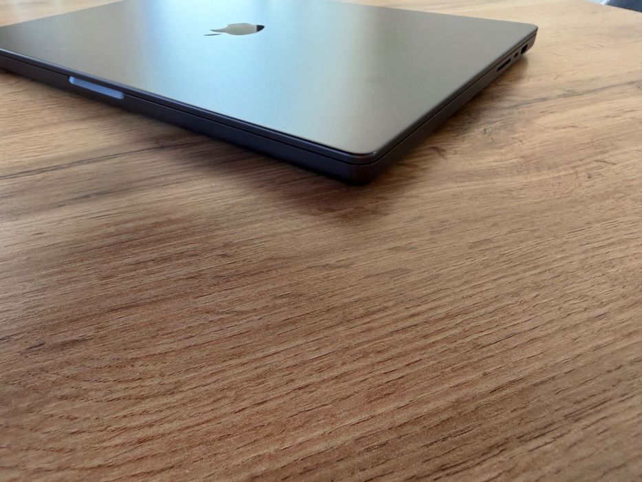MacBook Pro 16" M4 PRO Chip 14-CPU/20-GPU/48GB RAM/512GB SSD