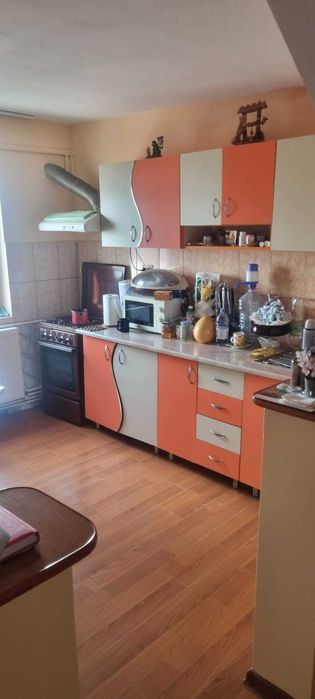 Apartament 2 camere semidecomandat etaj 4din 4