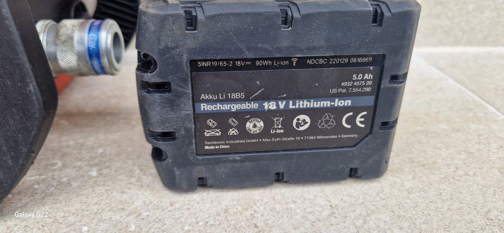 Pompa hidraulica compacta cu baterie