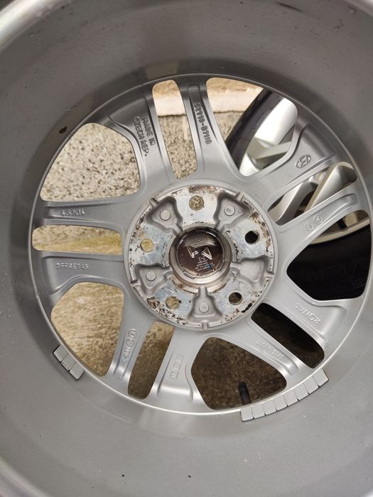 16" 5x114.3/67.1 оригинални джанти от Hyundai Tucson с гуми 215 70 16