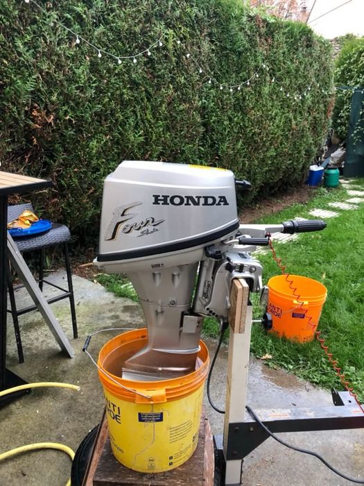 Vand motoare barca,honda bf 8 in stare foarte buna de functionare,mercury 7,5 pentru piese,suzuki dt 4 pentru piese