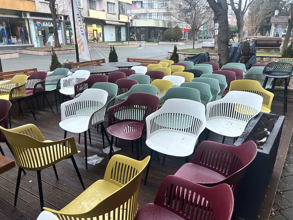 Продавам градински столове, столове за заведение.