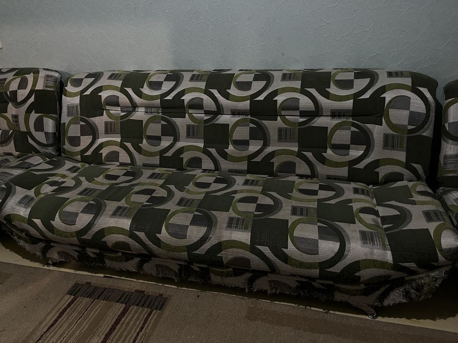 срочно продам кресло с диваном