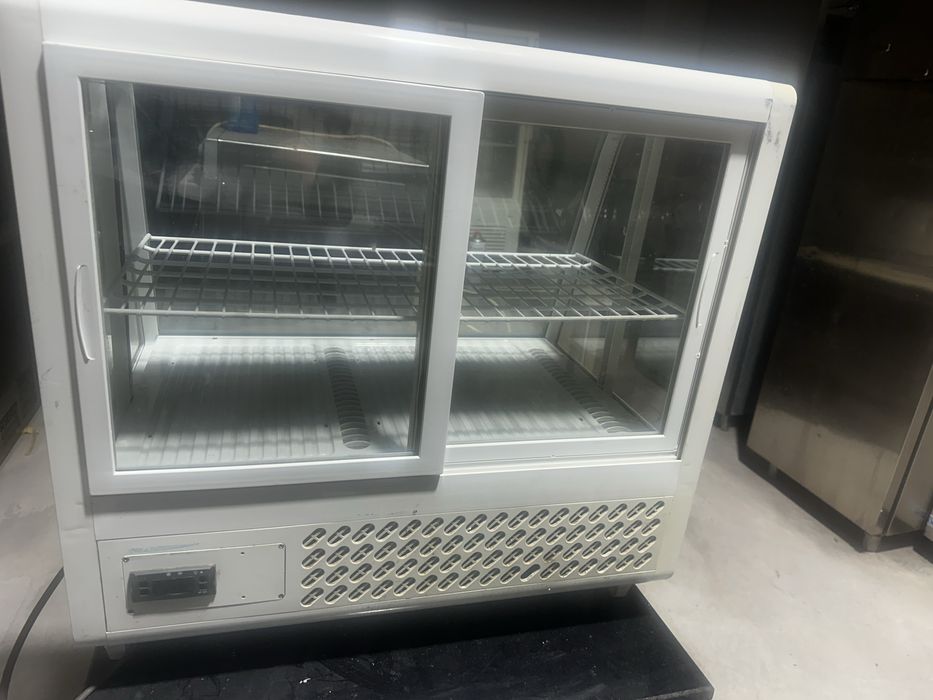 Хладилна витрина настолна
