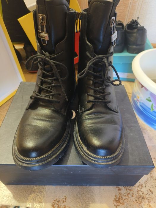 Продаю весенние ботинки