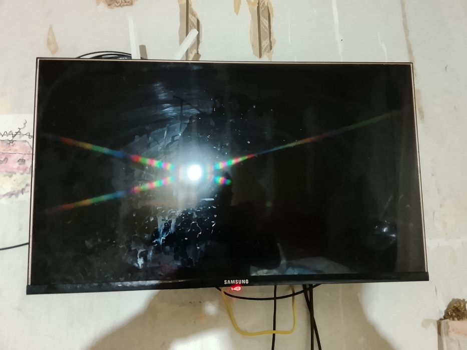 Продам телевизор Самсунг смарт 32