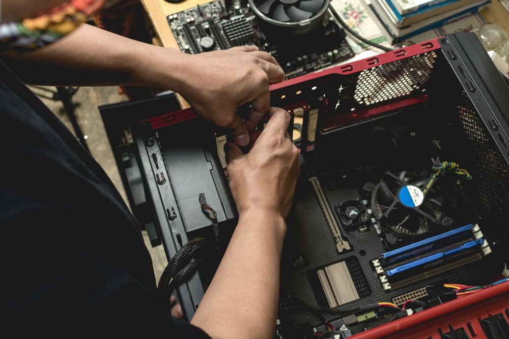 Reparatii laptop sau PC  + Consultanta + Instalare Windows sau Office pentru laptop sau PC ieftin la domiciliul clientului de calitate si cu licenta !