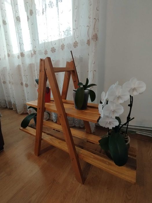 Дървен цветарник