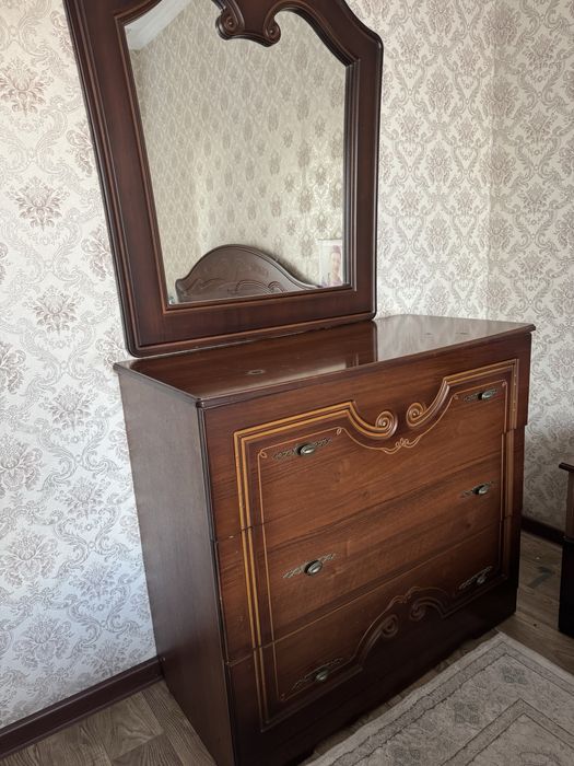 Продам спальный гарнитур