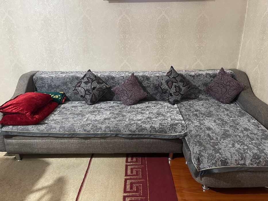 Диван угловой в хорошем состояний