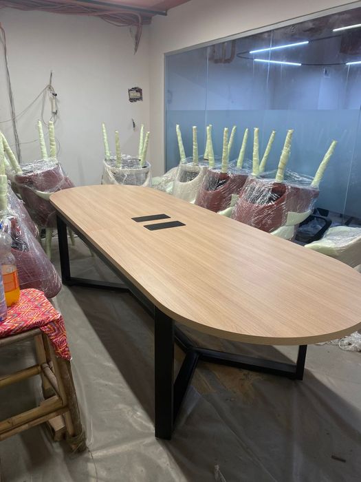 Стол переговоров,  конференц стол.