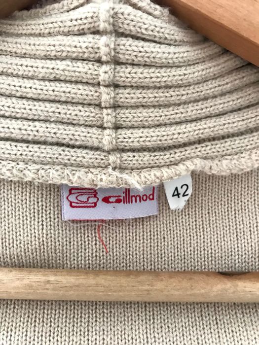 Pullover bej cu nasturi