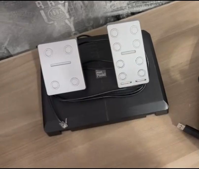 Продам игровой руль sven gc-w800