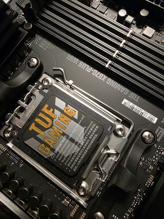 Placa de baza Asus TUF Gaming x870 Plus Wifi aproape noua!! Factura + Garantie
