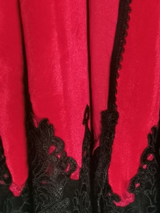 Страхотен луксозен халат от кадифе и дантела