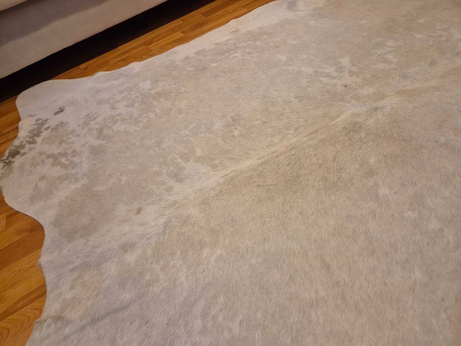 Covor bej piele naturala vita