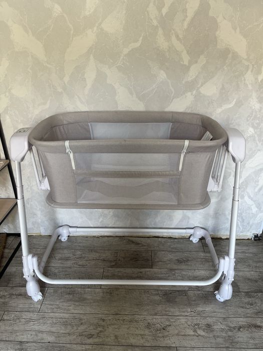 Продам кроватку манеж 2 в одном